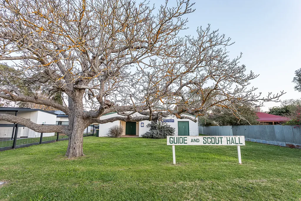 Penola 4ਬੈੱਡਰੂਮ Endless Potential in a Sought-After Location – Former Scout Hall