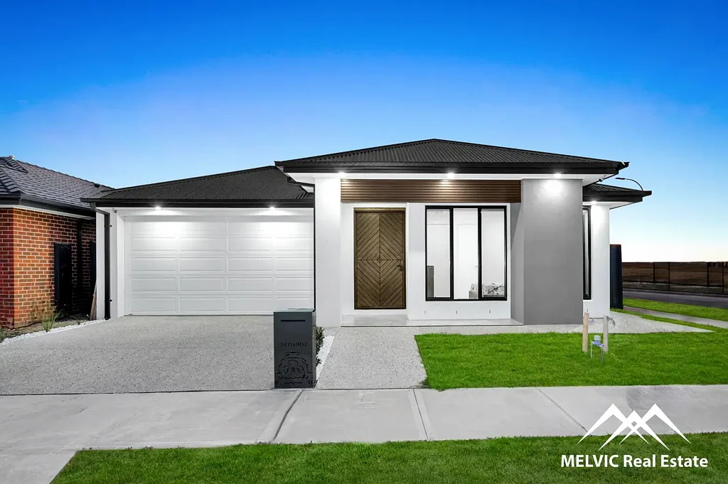 2 Sojoun Street, Clyde North, VIC 3978