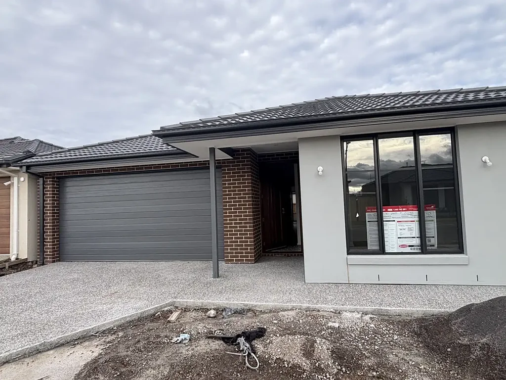 Brand New Family Home with Solar Electricity & Contemporary Comfort