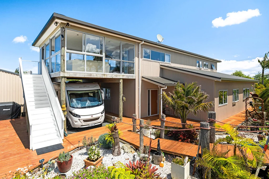 Parua Bay 5房  5-Bedrooms, Garaging and Stunning Rural Vistas