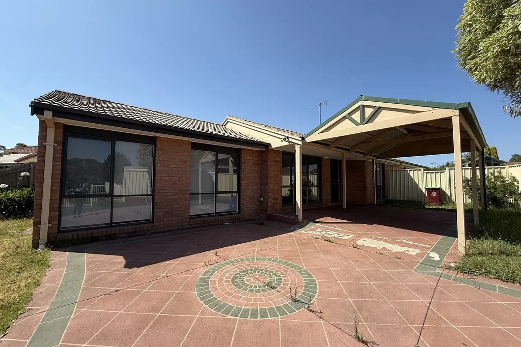 CHARMING 4-BEDROOM HOME IN A QUIET COURT LOCATION!!!