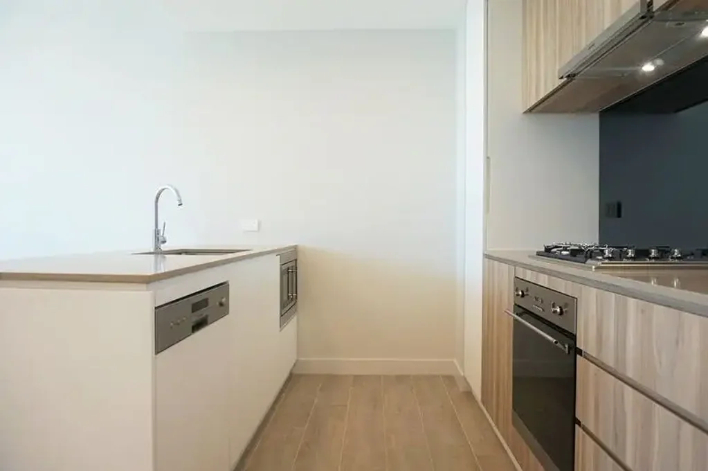 1 bedroom Apartment right at Ed.Square