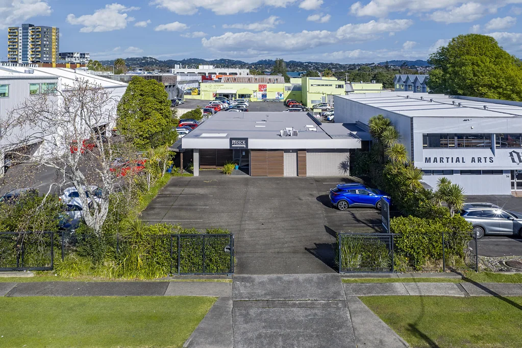New Lynn Flexible occupier opportunity close to LynnMall