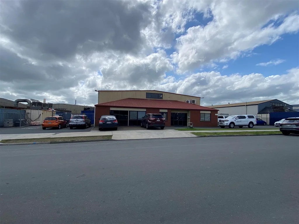 Te Rapa Versatile Industrial/Office Facility with Yard