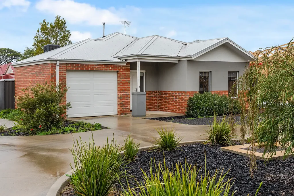 9/4 Gordon Crescent, Romsey, VIC 3434