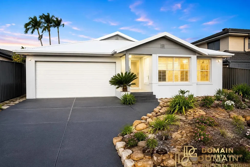 Glenning Valley 4Moenga Near-New Designer Family Home in The Glades Estate