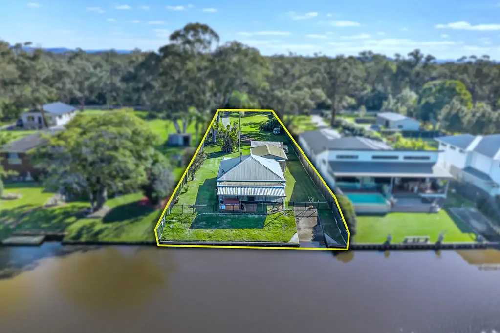 Wyong 3غرفة نوم Riverfront Cottage with Private Boat Ramp & Endless Potential