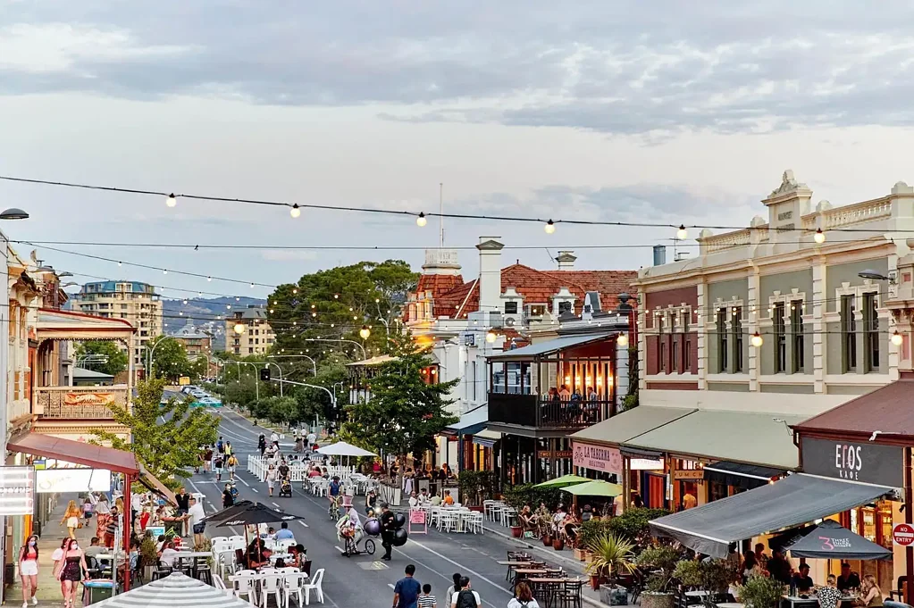 Adelaide 2ห้องนอน Last Lot! Large 3 rooms Luxury Apartment -- Great View Overlook Veale Gardens and Elizabeth Playground.