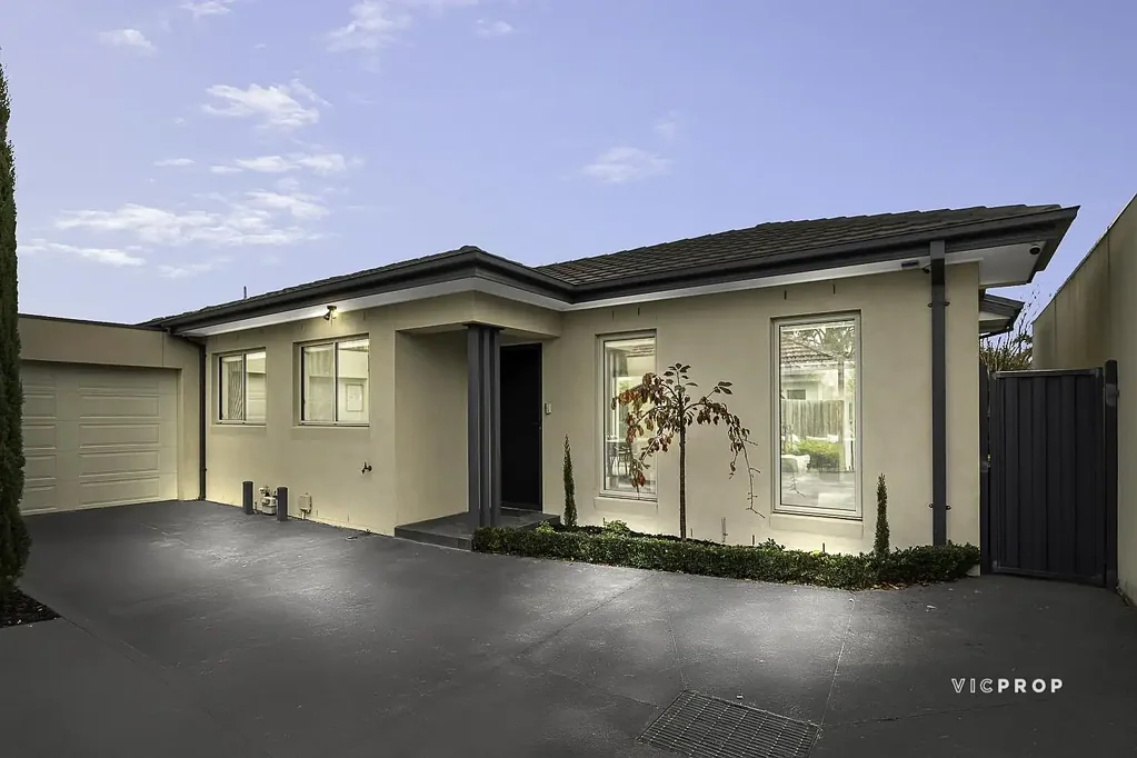Fawkner 4chambre Single-Level Retreat with Surprising Space