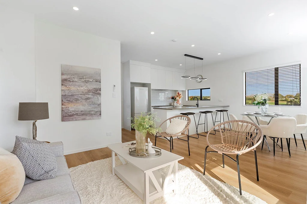 Flat Bush 3 Slaapkamer Sun-Drenched Corner Living with Reserve Views