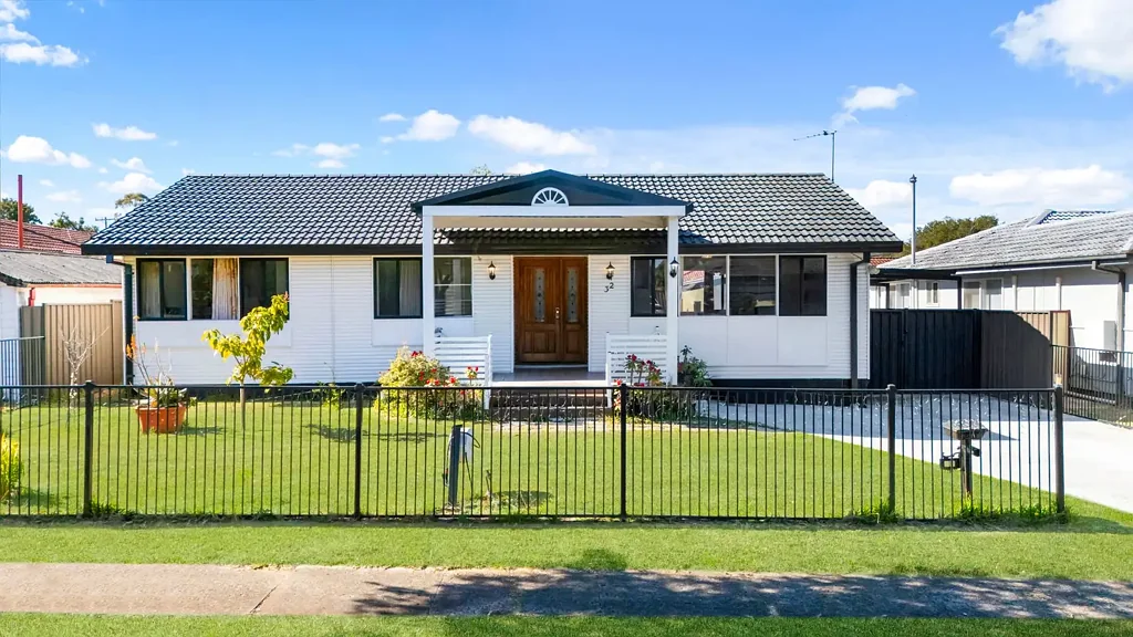 Cabramatta 4कमरा Stylishly Renovated Family Home