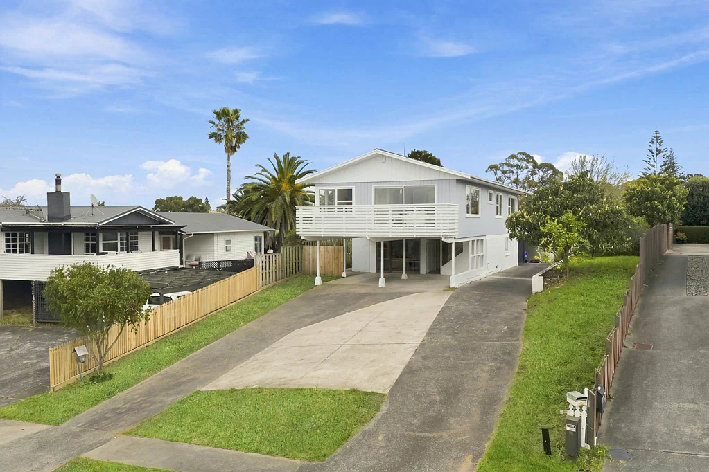 Pakuranga Heights 4Kwarto Newly Renovated Versatile Living in Prime Location
