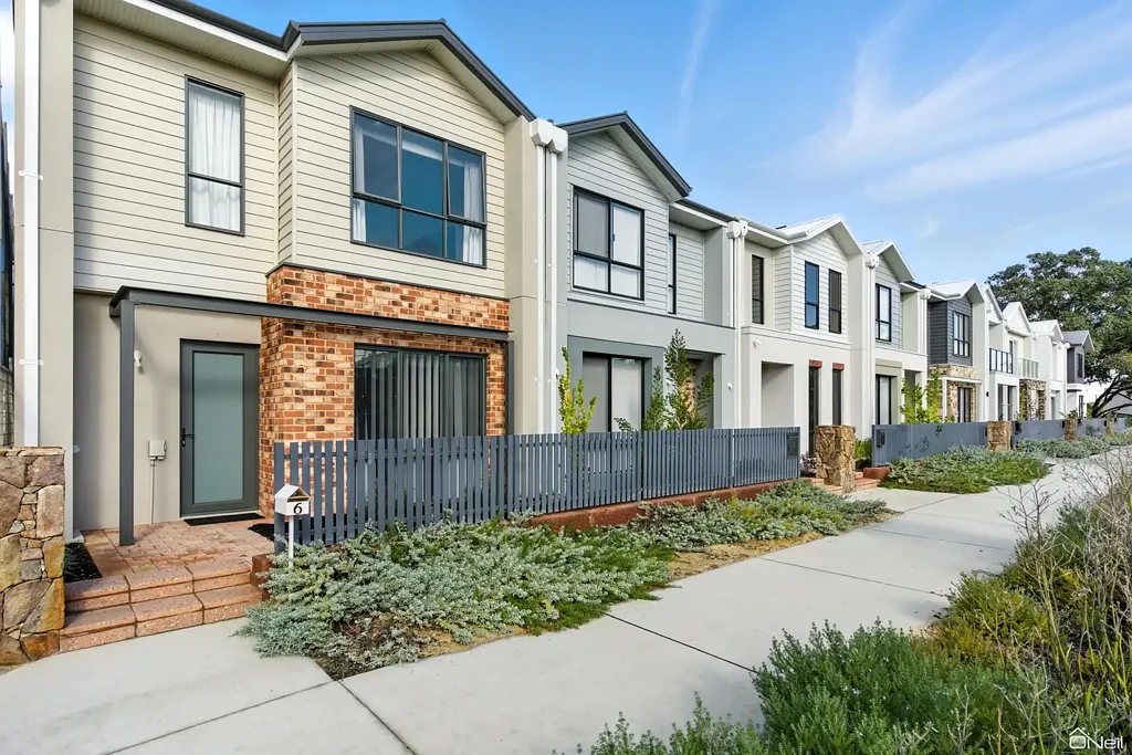 Forrestfield 4房  PARKSIDE LIVING IN SUPERB TOWNHOUSE