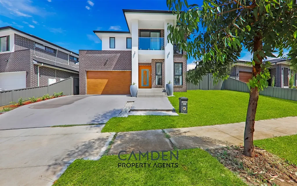 Luxury Double Story, Spacious  & Excellent Location!!!