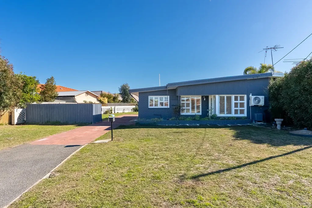 Safety Bay 2 Bedroom Stylish coastal living with modern upgrades.