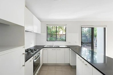 25 Parkwood Road, Holsworthy, NSW 2173, 3房, 2浴, Apartment
