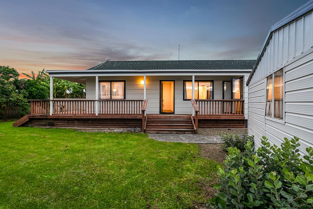 5 Posa Avenue, Henderson, Waitakere City, Auckland