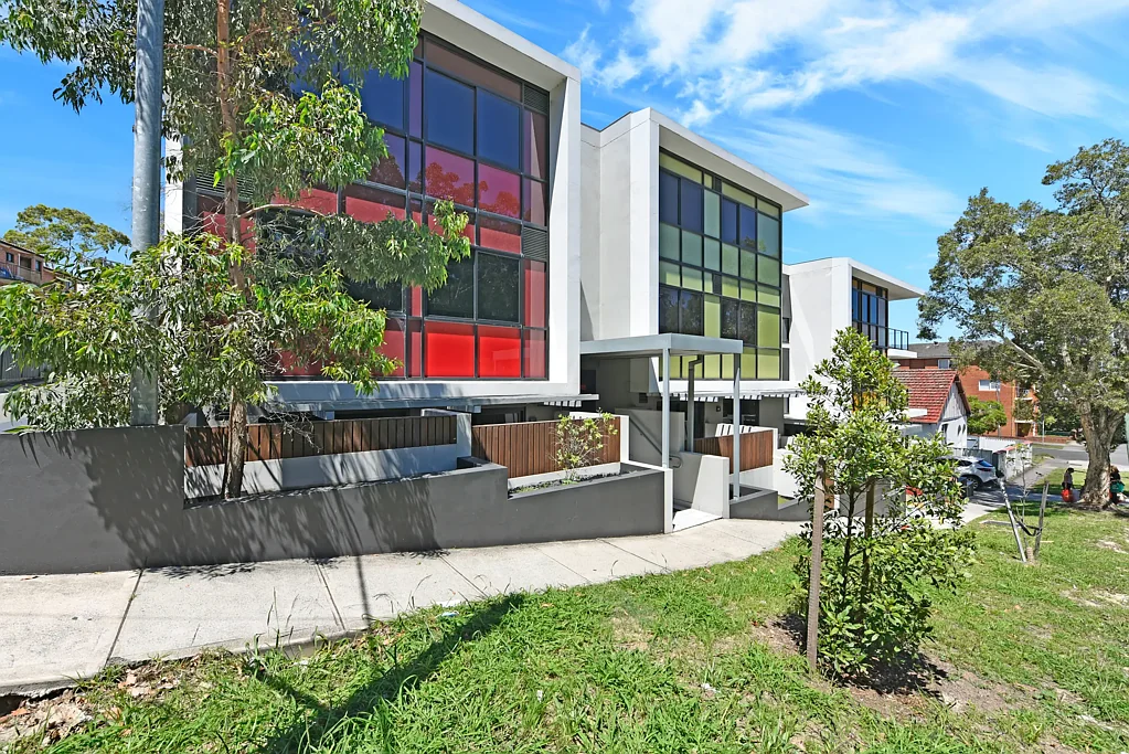 MODERN STUDIOS, DIRECTLY ACROSS FROM UNSW ENTRANCE - RENT INCLUDES ELECTRICITY WATER AND INTERNET
