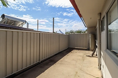 Unit 1/76 Buckley Ave, Mount Isa, QLD 4825, 2 slaapkamers, 1 badkamers, Unit