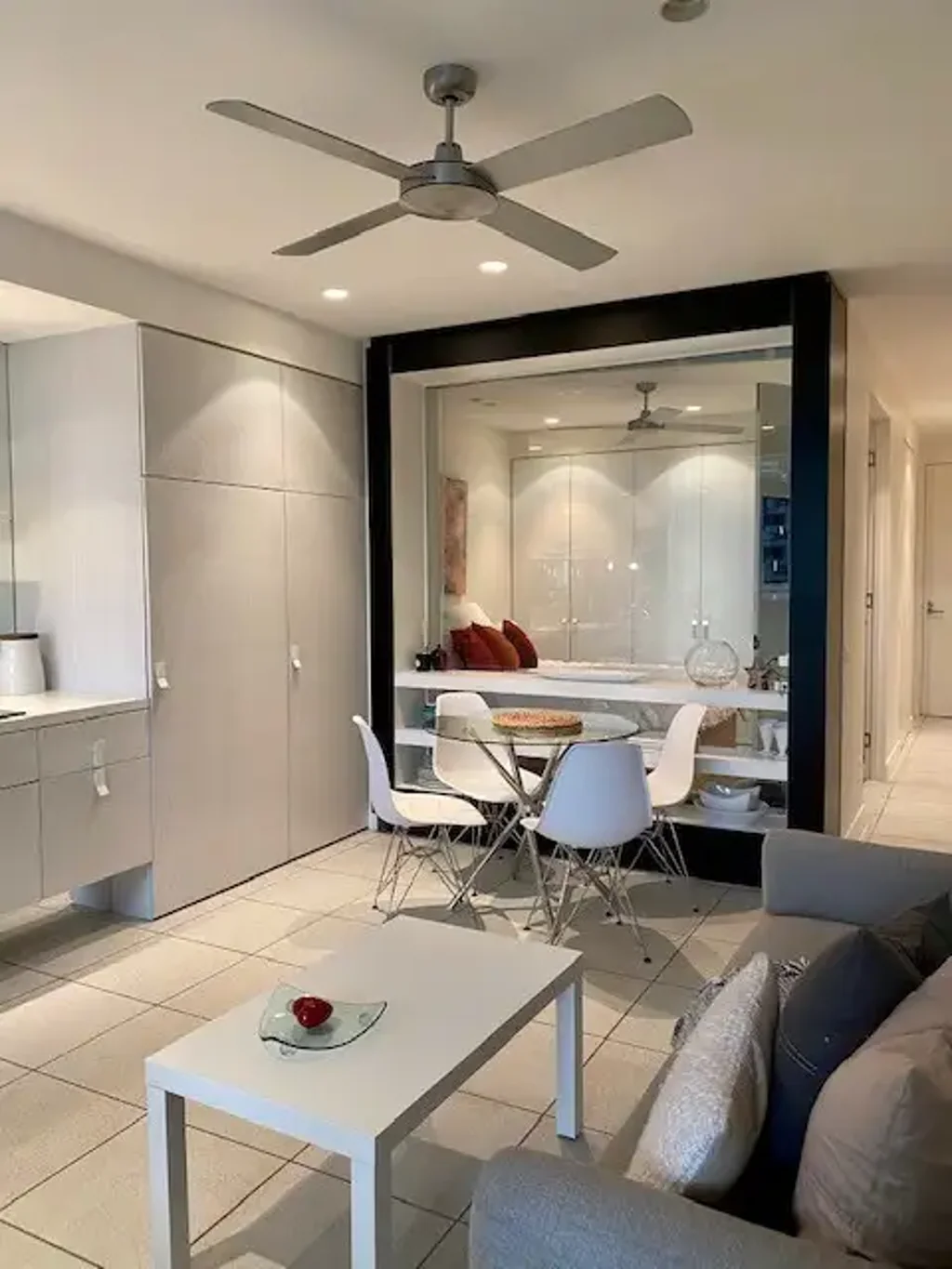 Chic One Bedroom Apartment in South Yarra – Fully Furnished with Parking!