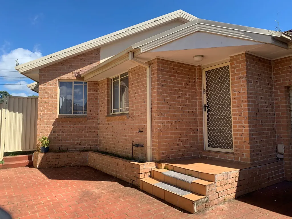 SINGLE STORY VILLA - CLOSE TO STATION