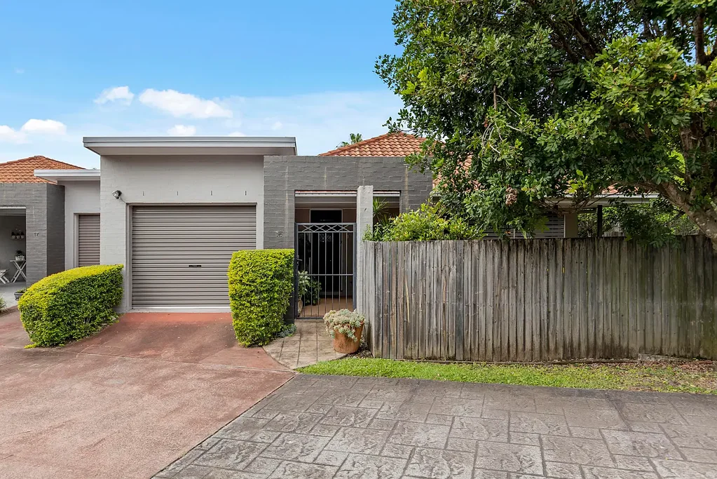 Mitchelton 3 Bedroom Spacious Quality Villa in Quiet Boutique Setting