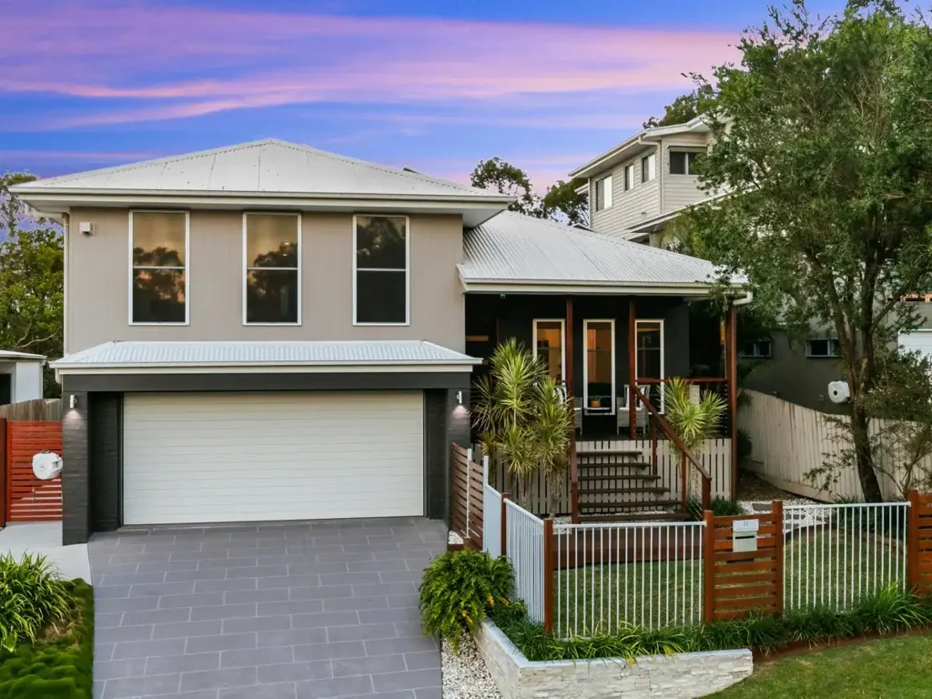 Oxley 5房 宽敞、私密且功能卓越的高架家庭住宅 Elevated Family Living with Space, Privacy and Exceptional Versatility