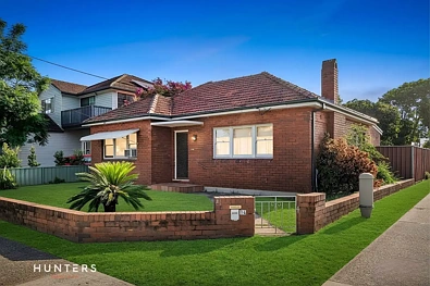 Dolls Point 3 Slaapkamer A SHORT STROLL TO THE WATER | 569SQM CORNER BLOCK | RARE BAYSIDE OPPORTUNITY