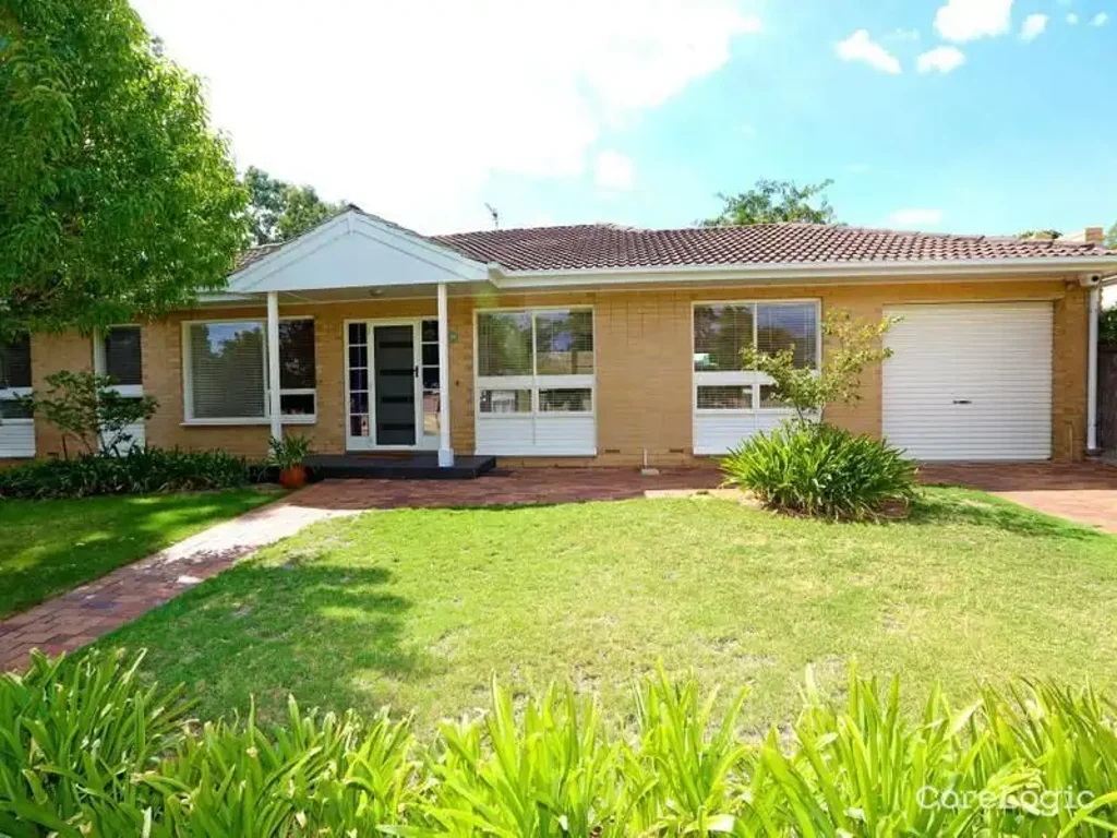 A rare opportunity to live in a suburb with an amazing quality of life - a stone's throw from Kensington Gardens Reserve.