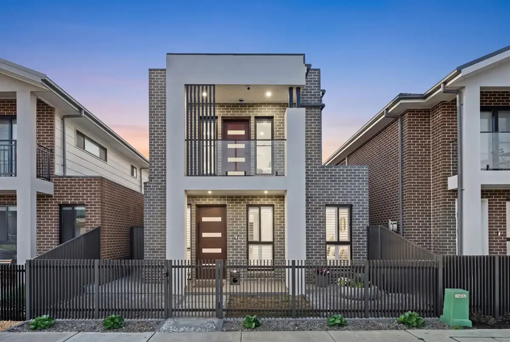 Austral 4બેડરૂમ Contemporary Family Living in a Prime Austral Location