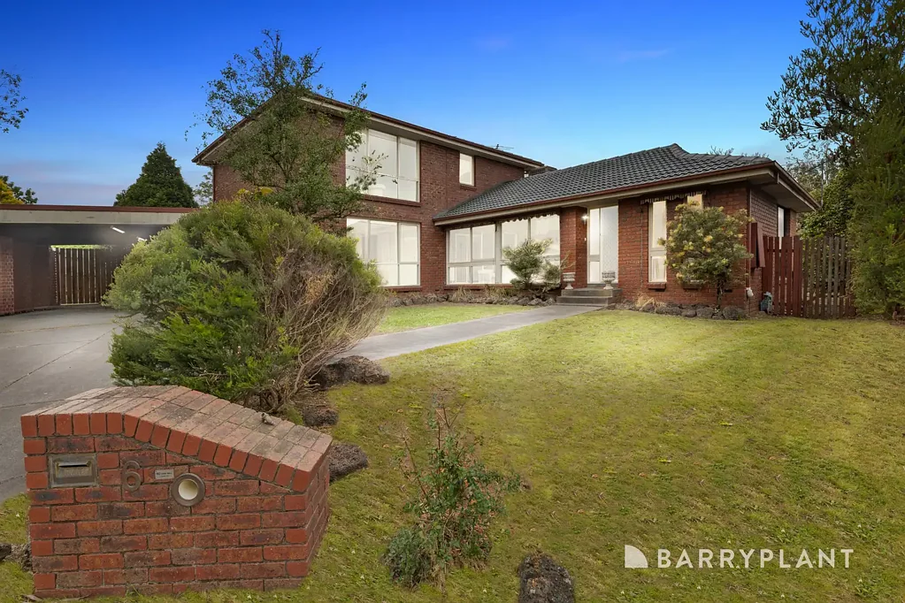 Scoresby 5房 宽敞庭院空间 明亮开阔视野 5卧套间设计 开放式厨餐区 户外休闲凉亭 楼上娱乐酒吧 主卧景观衣帽间 地暖蒸发冷却 双车棚近好校 Bursting with sunlight and space.