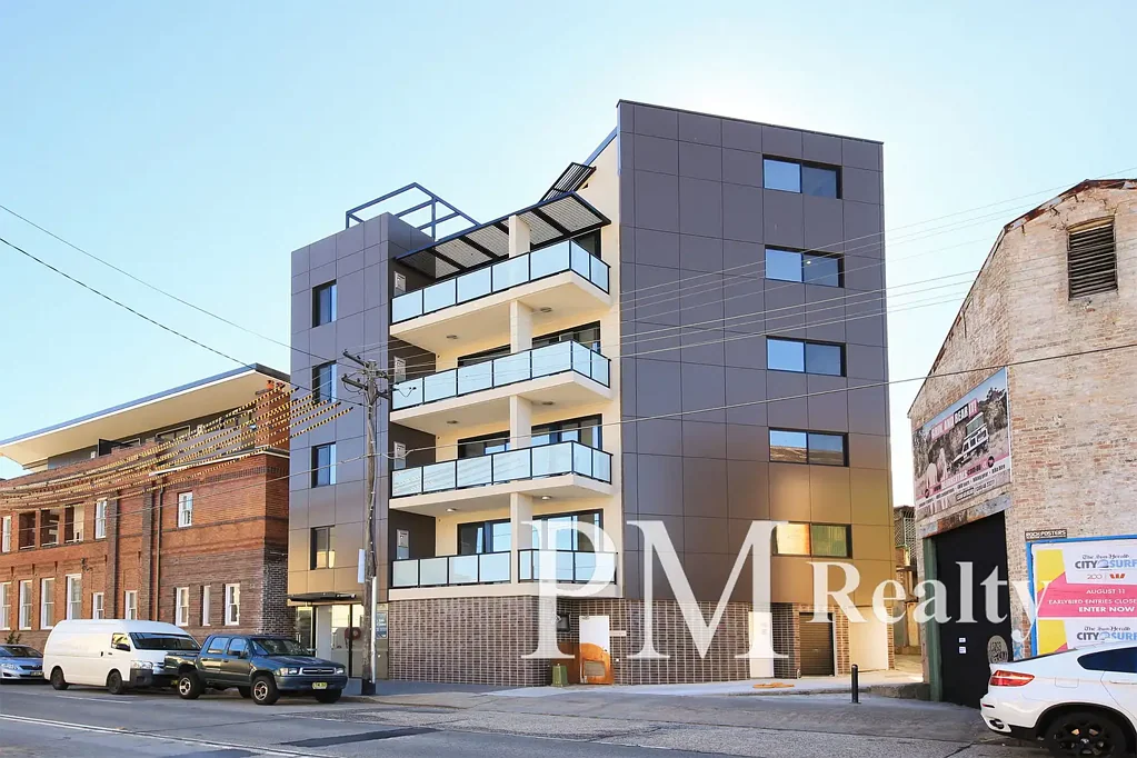 Penthouse Studio Apartment in the Heart of Petersham