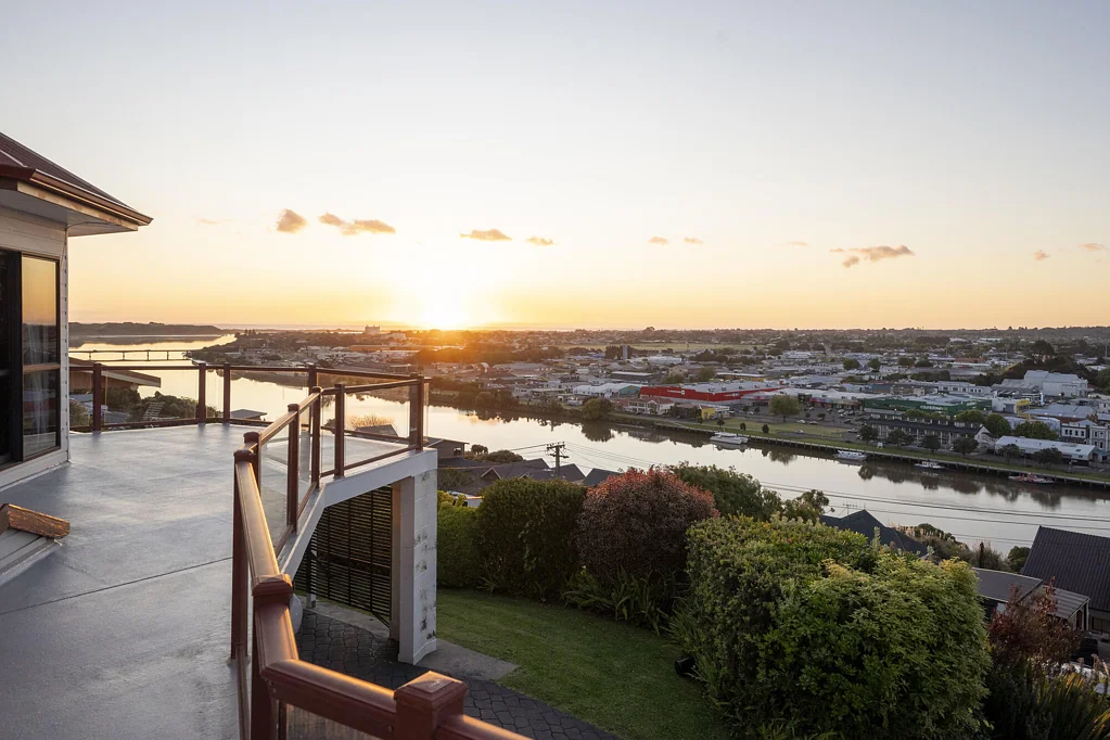 Durie Hill 4房  Fresh price – motivated vendors - make an offer