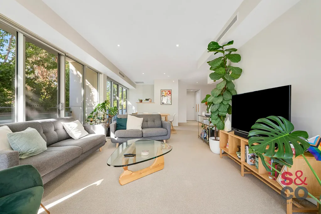 Modern 2-Bedroom Apartment in Prime Inner North Location