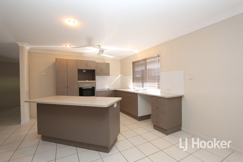 24 FITZALLAN ST, BUSHLAND BEACH QLD 4818, 0 कमरे, 0 बाथरूम, House