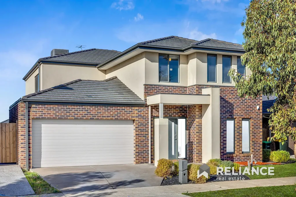 Truganina 5ਬੈੱਡਰੂਮ Reliance Real Estate proudly presents this stunning double-storey residence, perfectly positioned in the prestigious Westbrook Estate, Truganina.