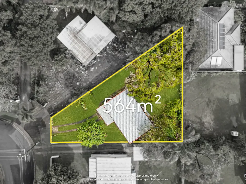 Logan Central 2房 硬木框架稳固 564㎡宽平土地 楼上3卧1卫 下层可改造 步行生活便利 开发合并机会 Renovate or detonate!!