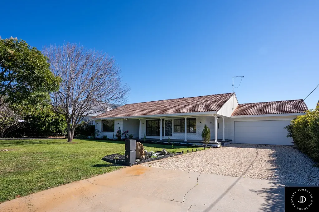 Gunnedah 5 Slaapkamer Renovated Family Living!