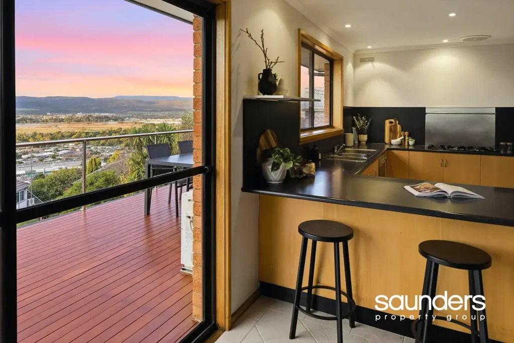 Riverside 4 Slaapkamer EXPANSIVE TAMAR RIVER VIEWS CLOSE TO SCHOOLS AND SHOPPING COMPLEX