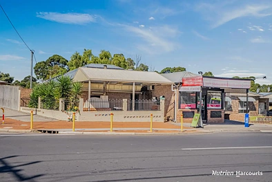 Collie 3 Bedroom RARE MIXED USE ZONING OPPORTUNITY