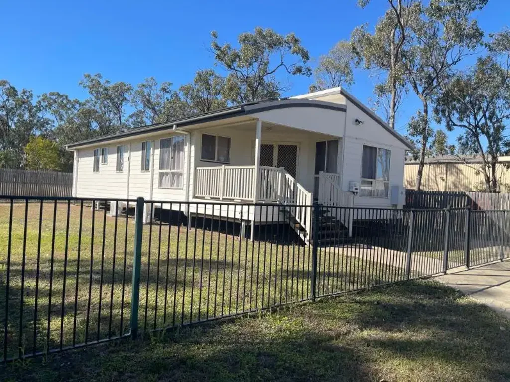 3 Bedroom   2 Bathroom House with solar on roof cheaper power bills