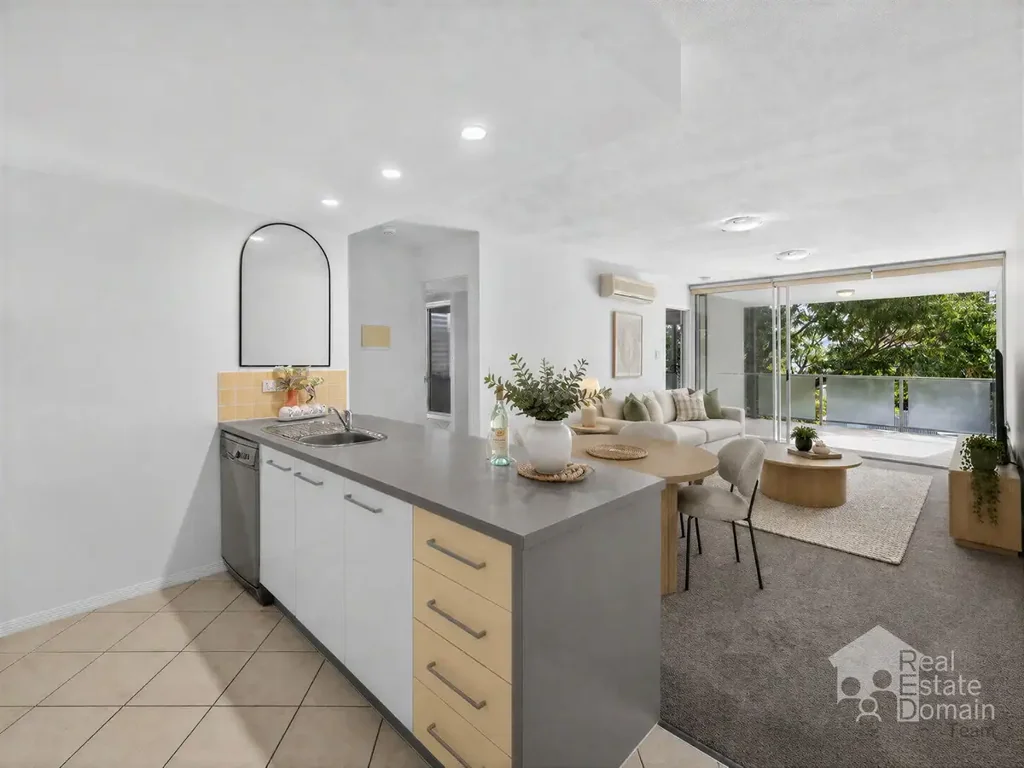 Morningside 2房 Deviney 上的璀璨之星！！！Morningside 的轻松惬意生活！ Perfect Location! New Paint**New Carpets**Move In Ready***