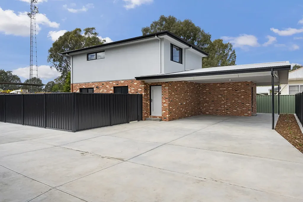 CENTRALLY LOCATED TOWNHOUSE
