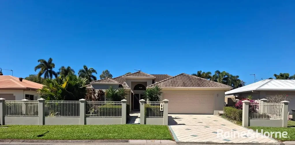 4 BEDROOM : 2 BATHROOM : UNFURNISHED : HOUSE : POOL