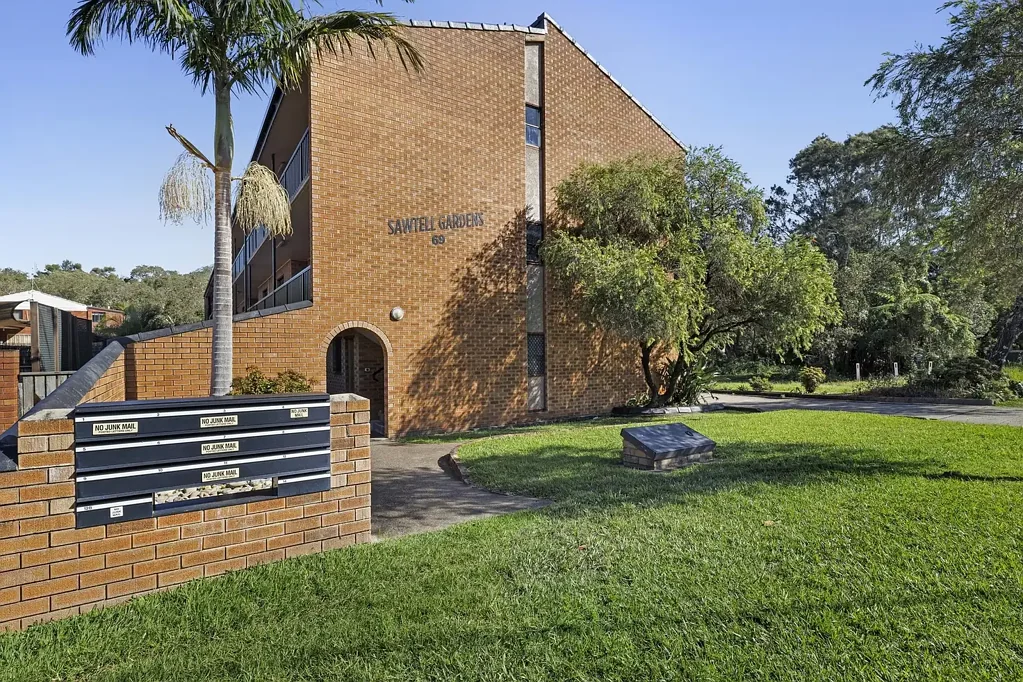Fully Furnished Renovated Apartment in the Heart of Sawtell!