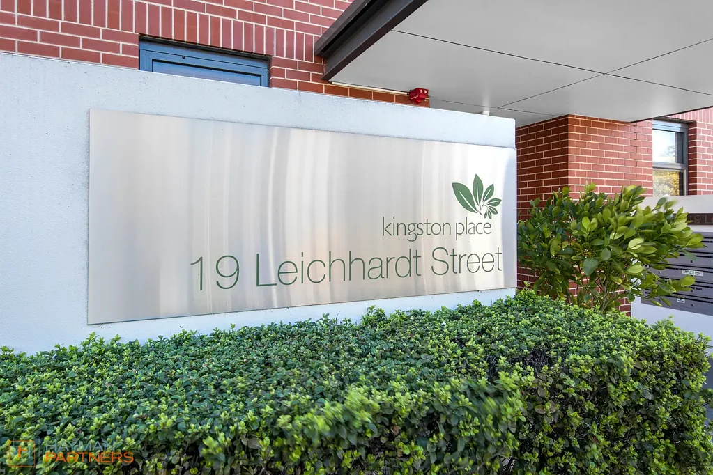 Executive living moments from old Kingston