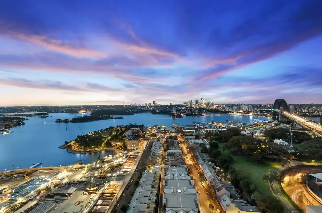 Luxury Apartment with Iconic Harbour & City Views