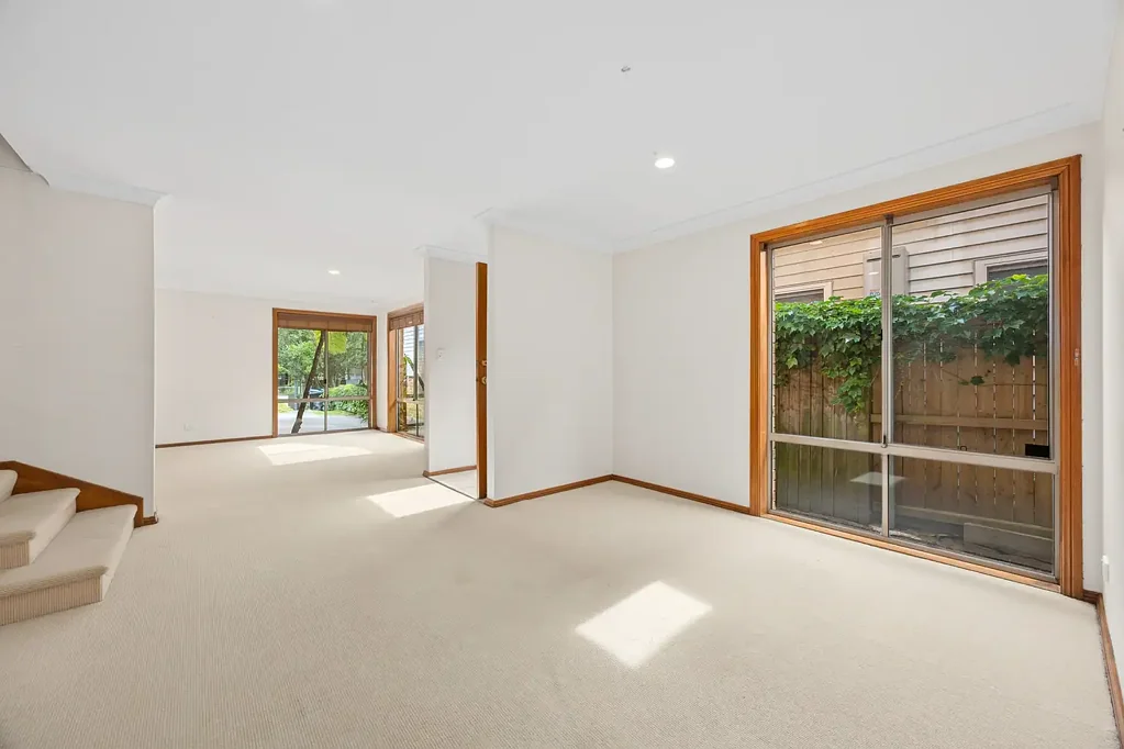 Family-Sized Semi in a Prime Beachside Pocket