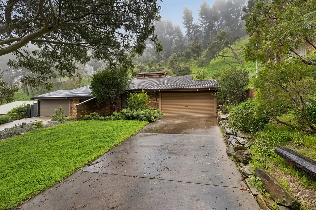 Glen Osmond 2房  Character rich foothills living with land & build potential