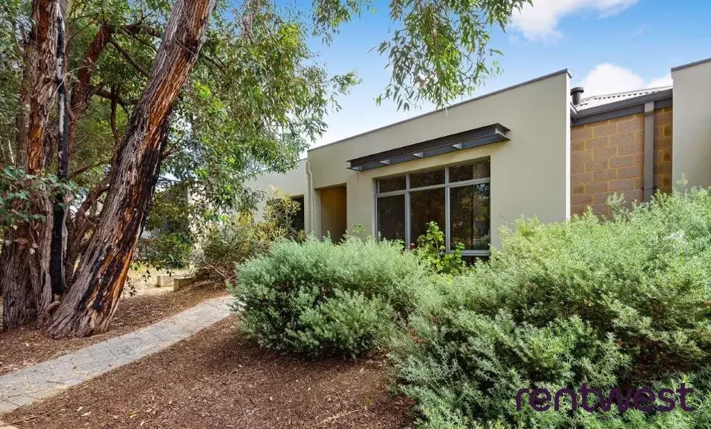 CLOSE TO MANDURAH FORUM